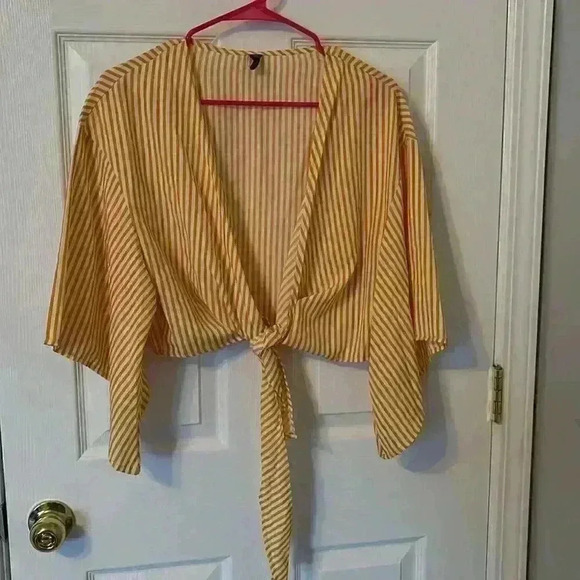 💐Striped tie front crop top - Picture 5 of 5